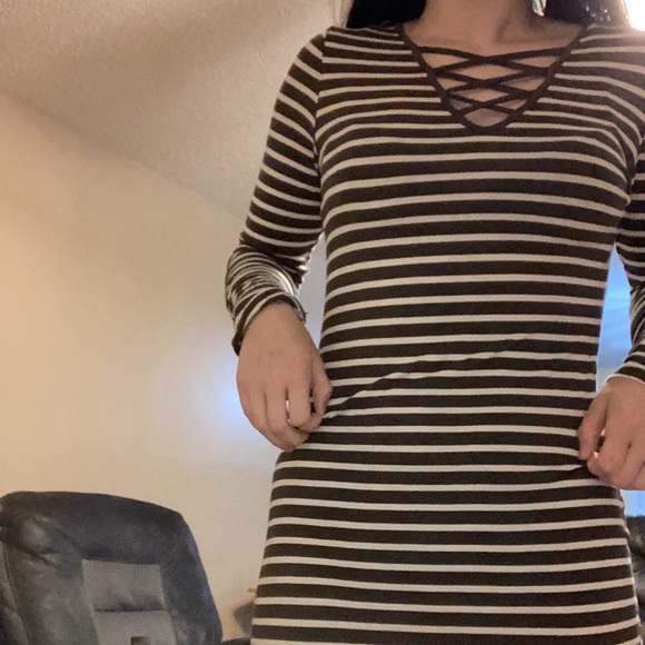 Green and white striped dress - Picture 2 of 4